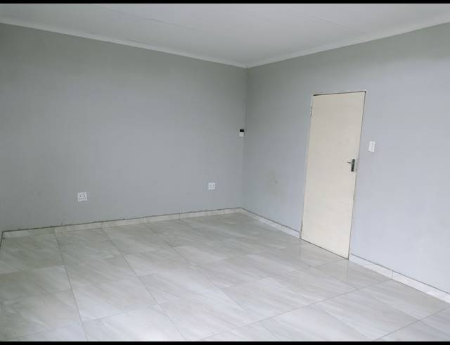 3 BEDROOM FREEHOLD FOR SALE IN REYNO RIDGE